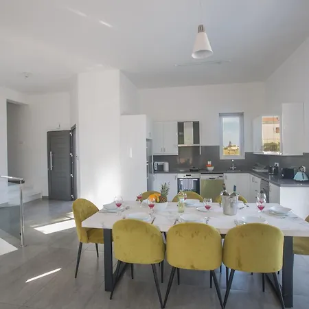 Schoenes Fuer 10 Personen بيت للعطل
